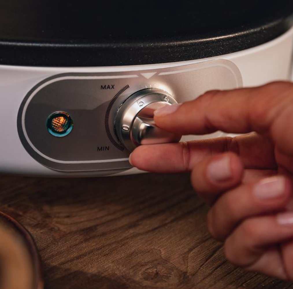 Crêpière électrique de 1200 W avec revêtement antiadhésif et puissance ajustable / 8034