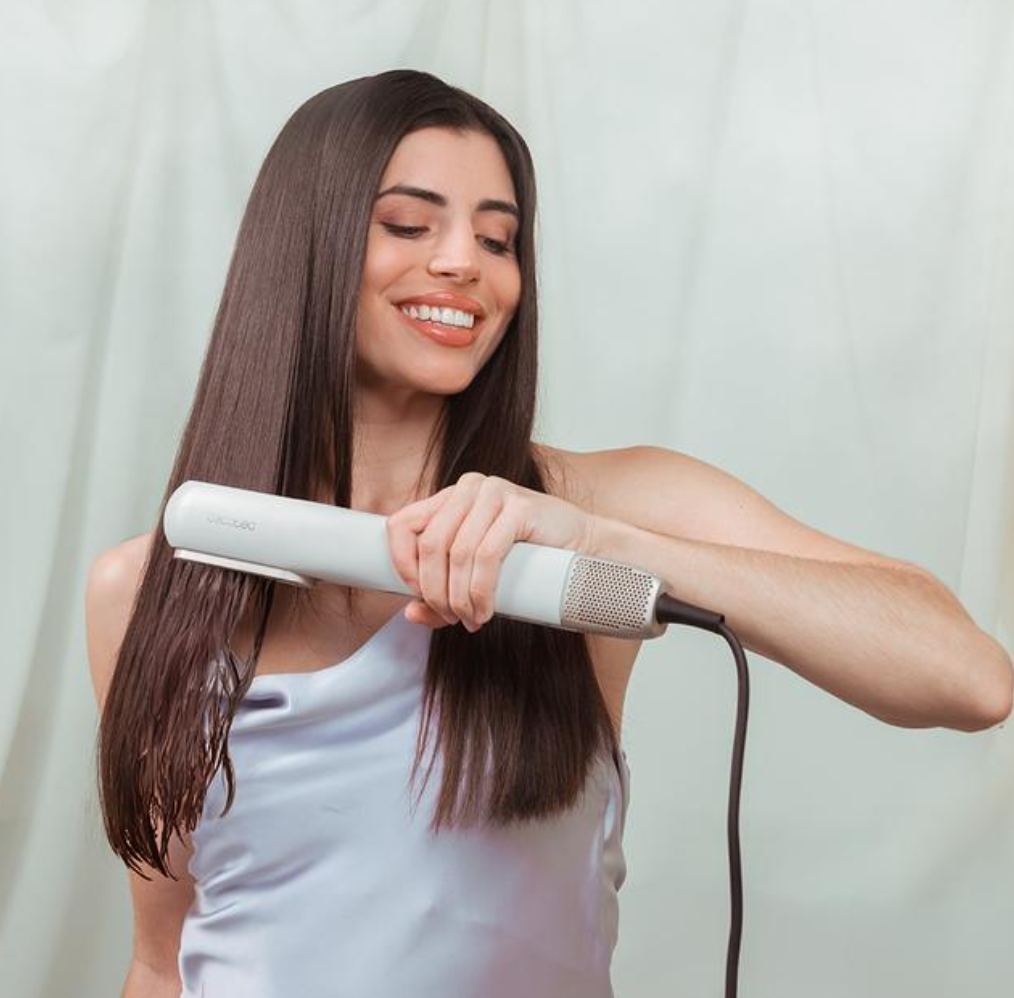 Lisseur séchant avec 2 accessoires : brosse et embout concentrateur / A01_EU01_100159